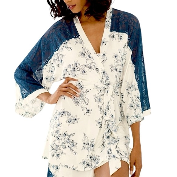 Soma Other - Soma Cool Nights Floral Lace Kimono Short Robe Wrap Ivory Blue Size S/M